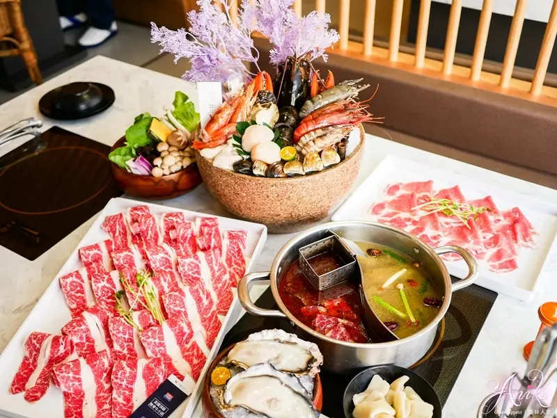 【台南美食】花花世界鍋物。尾牙聚餐、情人約會首選！南洋網美風火鍋店～給你極致華麗浮誇的活體海鮮和大肉盤 - ANIKO 艾妮可美味人生