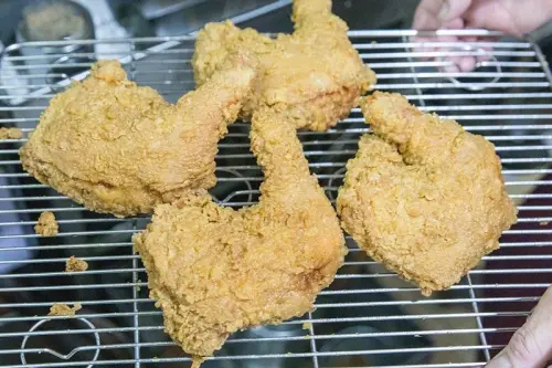 【高雄岡山美食】陳氏炸雞－進涼香.岡山中街六十年炸雞、木瓜水乳老店,沒吃過別說你是岡山人