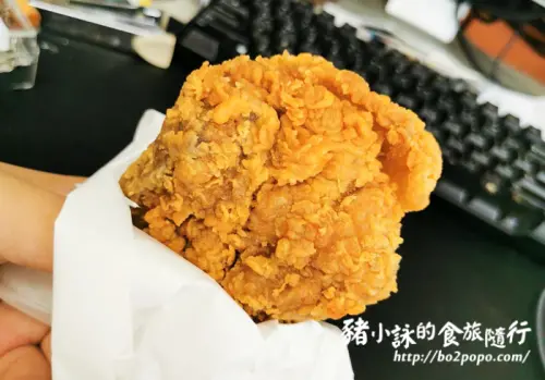 高雄。岡山》進涼香(陳氏炸雞)。老字號在地炸雞店 - 豬小詠的食旅隨行