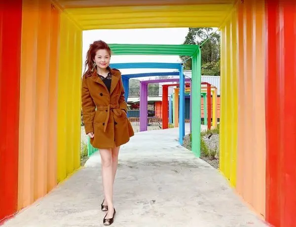 【新竹  貨櫃89咖啡】不要再問新竹哪裡好玩了 ? 彩虹貨櫃網美打卡好美喔 ，想拍清場的照片假日一定要搶在營業時間前趕快來!!!