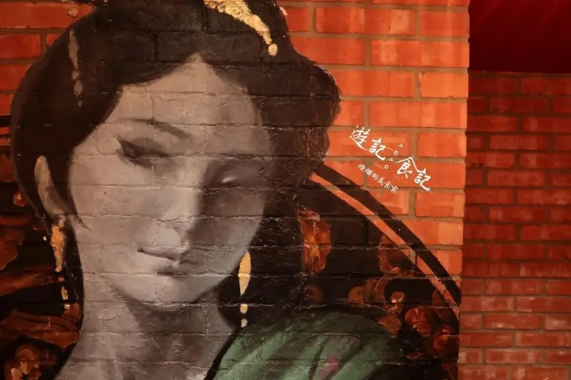 │好吃到各宮娘娘們都來這裡用膳!!小女孩青樓初體驗!!│青樓中餐廳-台北唯一中式餐酒館│東區中餐廳推薦│創意料理│市民大道美食│台北知名CLOSET衣櫥餐酒館打造絕美中式餐酒館!!│