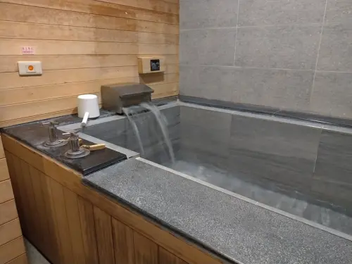 [四重溪泡湯] 北緯22度溫泉旅館- 精緻湯屋LOCCITANE 沐浴備品/ 四重溪泡湯推薦/ 高雄週邊泡湯