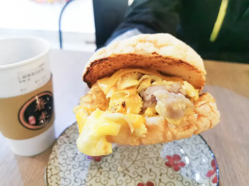 (中和早午餐/新北早午餐)新開幕-芋頭控看過來爆漿芋泥吐司/芋泥波蘿包-春米鐵板吐司 Toast & Coffee中和店近中和好市多