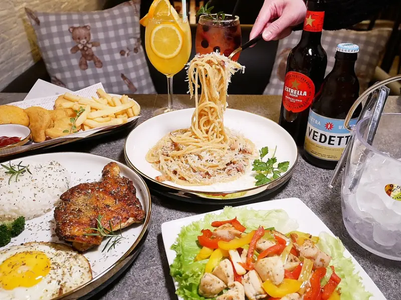 FaFa coffee&food 花花餐酒館-台中新開幕餐酒館，你喝過完全沒有酒味的雞尾酒嗎? 現刨起司的起司醬義大利麵不止吸睛也好吃