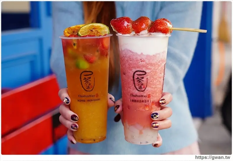 全台首創，把草莓糖葫蘆放進飲料裡！一天限量20杯，只有這裡能喝到～