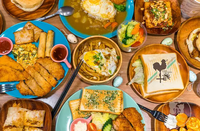 全台推薦『十大連鎖早午餐』【🐓早安公雞農場晨食🥚-板橋店】台中人氣連鎖早午餐板橋有分店！晚餐＆宵夜時段不知道吃什麼？就吃超大份量早午餐吧！🥪