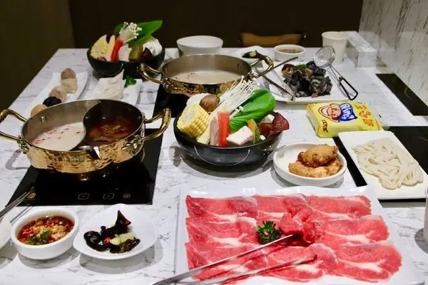 【高雄‧食記】江府錦麻辣鴛鴦 -- 個人鴛鴦鍋鴨血豆腐吃到飽