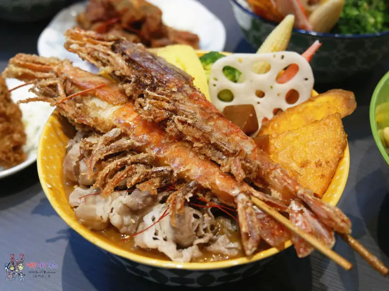 【中壢美食】威尼斯影城CP值超高丼飯《鮮開丼中壢店》飲料湯白飯通通吃到飽~料多到爆滿只要149元起~必點天使紅蝦和軟殼蟹 | 哪哪麻