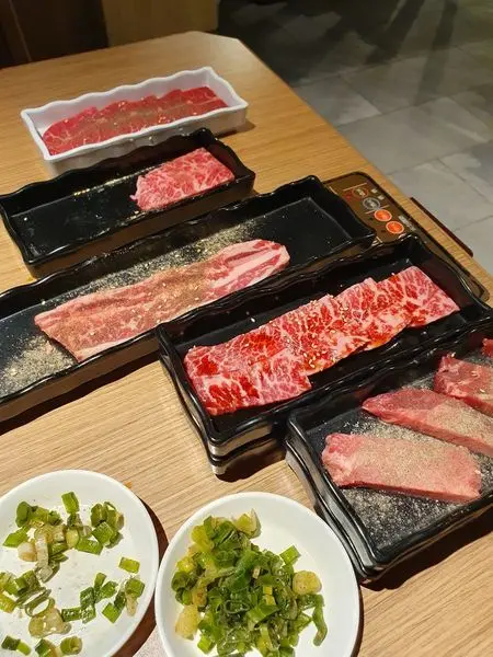 (胖樺食記)台北大直和牛燒肉吃到飽”SHABUSATO&KINTAN BUFFET ATT 4 Recharge”/金舌燒肉/厚切牛舌橫膈膜巨無霸牛小排松阪豬無限供應/台中美食/有停車位
