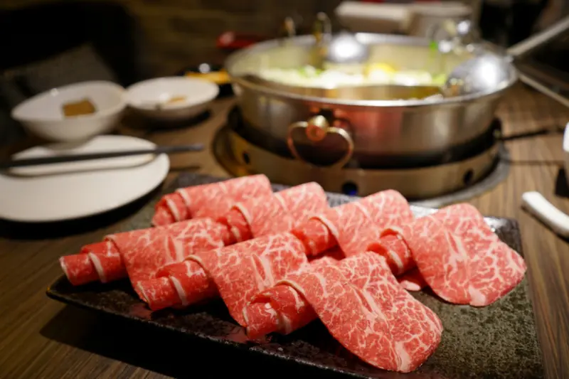 台北｜一兵一卒鍋物概念館 頂級VIP管家服務，海陸雙饗麻辣火鍋推薦！ - 奇奇一起玩樂趣