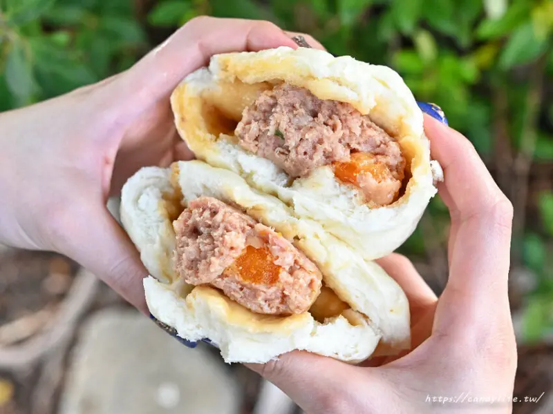 向陽東坡蛋黃肉包｜台中一出爐就秒殺的蛋黃肉包在這裡，要買排隊至少要等半小時！