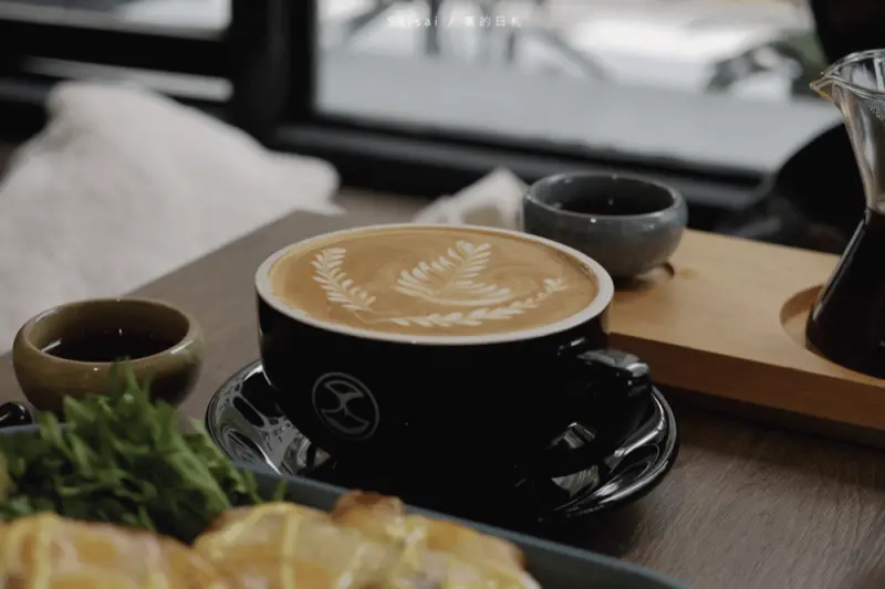 Cuppa VV Cafe｜科博館清水模風咖啡廳，咖啡划算又好喝，餐點也推薦 ♥ 台中西區早午餐