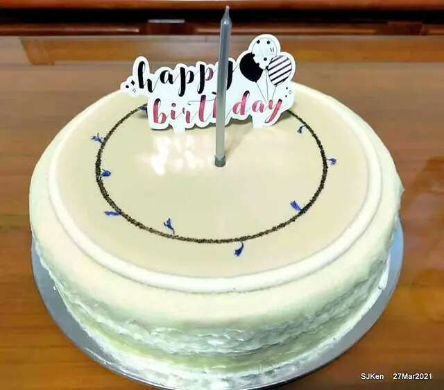 美國頂級甜點品牌「Lady M New York」伯爵紅茶9 吋精品級千層蛋糕 --- 外型極簡禪意，千層內蘊鬆軟綿密，融合東西方蛋糕美學好滋味!