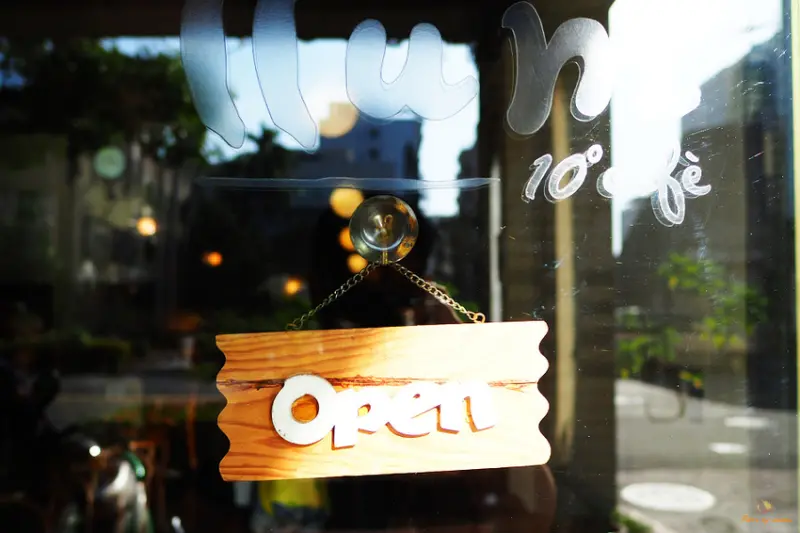 (食-高雄前金) 光。咖啡10號店 / 老闆很性格的溫馨老牌咖啡館