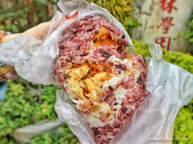 吉粒飯丸│隱藏版顆粒花生醬飯糰，裡頭還有會勘西的乳酪！隱身在住宅區的文青飯糰～