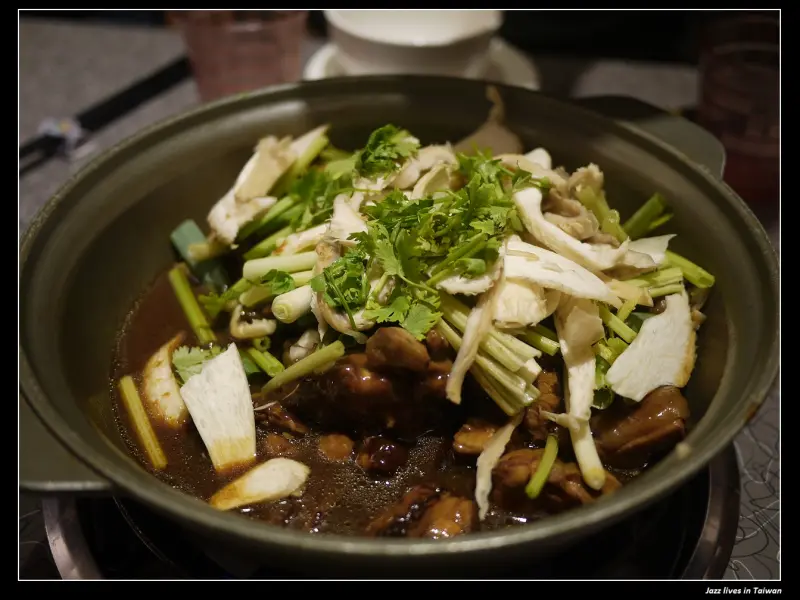 [原創花雕雞]酒香傳遍市民大道~粿條, 豆皮吸了湯汁後真是美味...