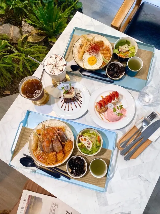 | 台南美食 |老屋翻修文青咖啡店/法式草莓千層酥超好吃/熨斗目花珈琲 珈哩WUDAO cafe