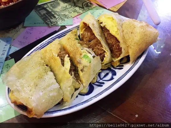 高雄美食【好窩懷舊中式餐廳】肉粽與脆皮蛋餅的結合千萬別錯過阿~隱藏巷弄的時光機的餐廳，懷舊的令人懷念~