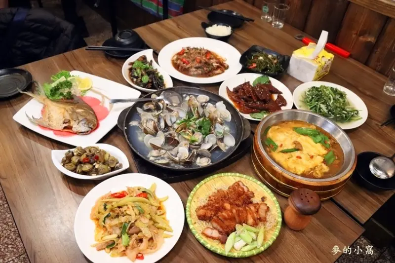 台北美食｜噗嚨哄海鮮餐廳～信義安和站海鮮熱炒、烤物，復古的用餐環境、懷舊的料理口味，團體聚會、尾牙、春酒、包場、包廂最佳選擇
