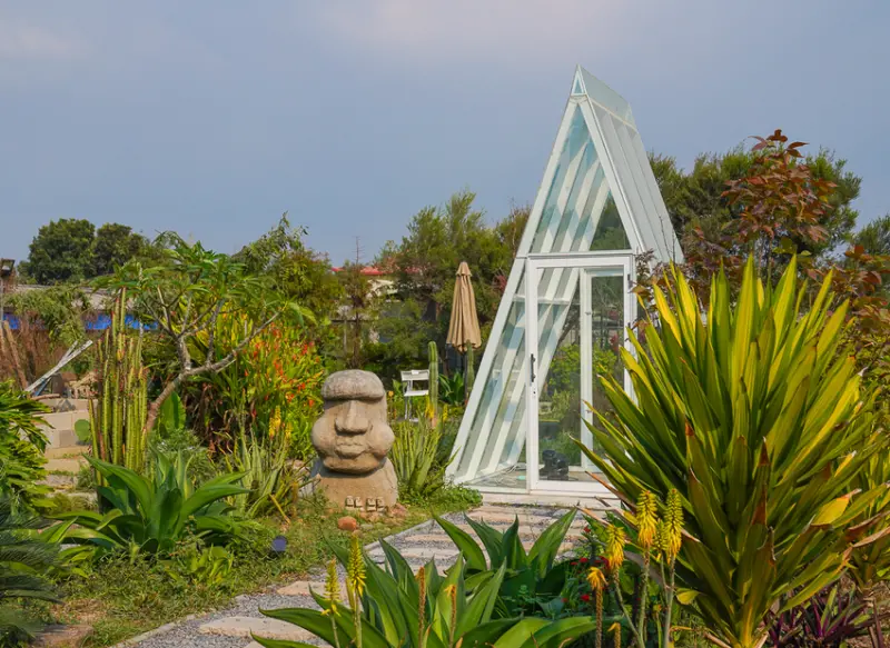 [高雄]肉肉栽培研究所-多肉植物主題景觀咖啡廳~跟摩艾一起嘟嘴賣萌 - 美食好芃友