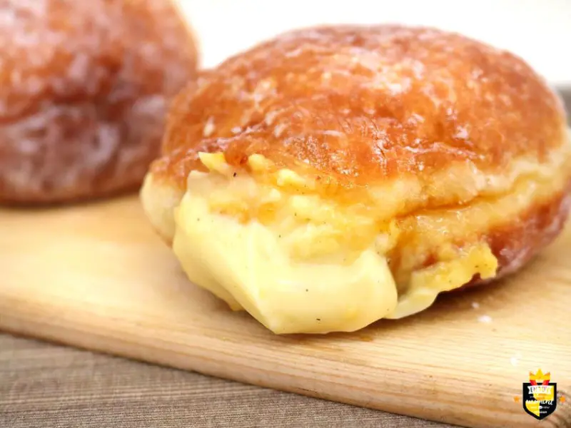 台南甜甜圈／每日限量只賣3小時／每日換新油不用回鍋油／當天純手工新鮮製作／嚴選原物料不加一滴水／開攤不到1小時秒殺完售／連外送小哥都忍不住來買