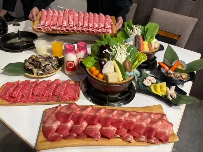 | 高雄美食 |平價小火鍋最低$76起/白飯冰沙無限量供應/﻿花見川精緻平價個人鍋物 楠梓店