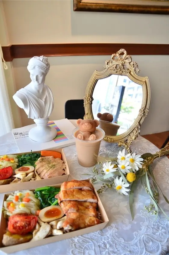 | 高雄美食 |最美便當店高雄健康餐/每餐限量100份/超愛炙燒雞腿要提前訂才吃得到呦/健人餐廚