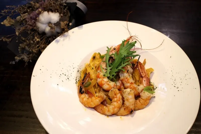 【松菸美食推薦】信義區餐酒館推薦/聚餐約會小酌松菸酒吧/無國界料理創意調酒-The Scent餐酒館誠品松菸二店