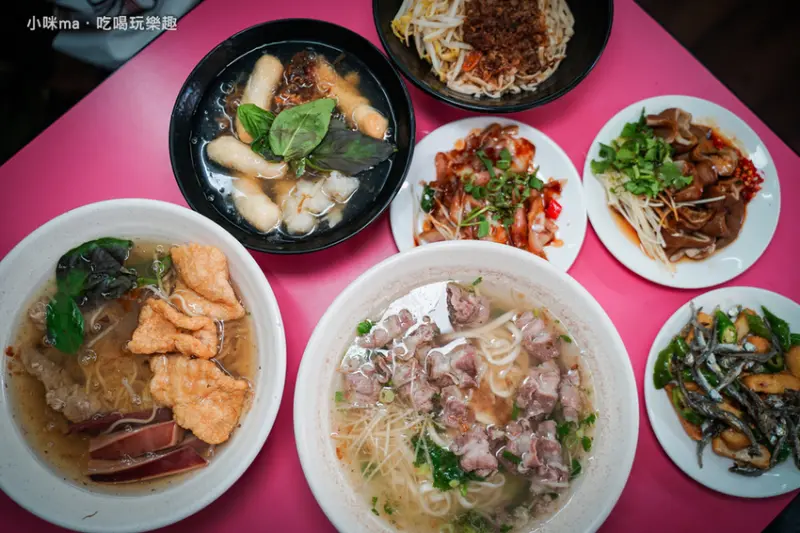 羅記民享傳統魷魚羹 ▏中和環球附近 傳承25年的在地平價美食。傳統沙茶魷魚羹+特製辣椒 超夯組合。自製滷大腸、小魚乾 一吃就涮嘴。近中和民享市場