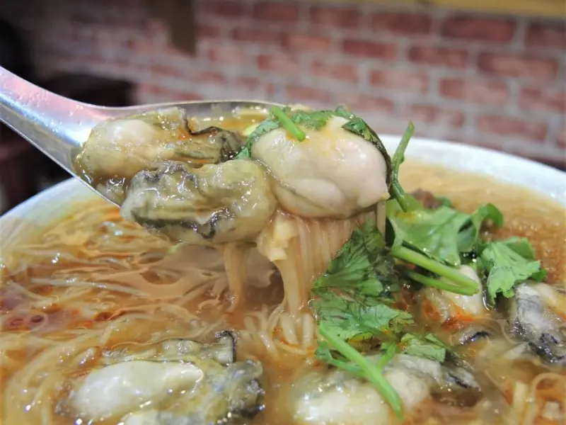 吉馬陳蚵仔麵線大王｜蚵仔麵線控注意！保留傳統麵線美味小吃配上超大超新鮮蚵仔！無法控制的點兩碗以上不是問題！台北小吃推薦、台北美食推薦、東區小吃推薦、東區美食推薦