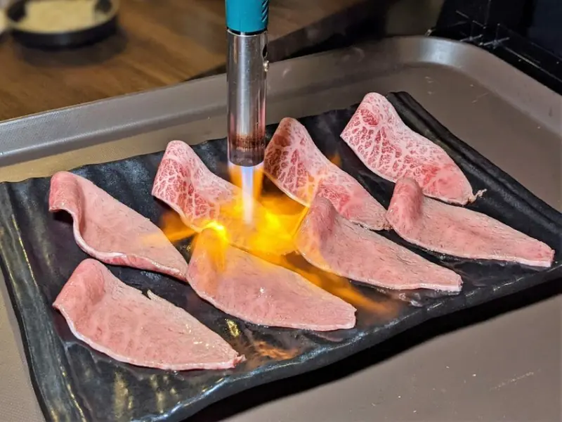 椒宴麻辣火鍋｜炙燒鹿兒島特選A5和牛！眾多藝人私心推薦台式溫柔火鍋！職人工法打造全天然麻辣湯頭！松江南京麻辣鍋推薦、中山麻辣鍋推薦、松江南京餐廳推薦