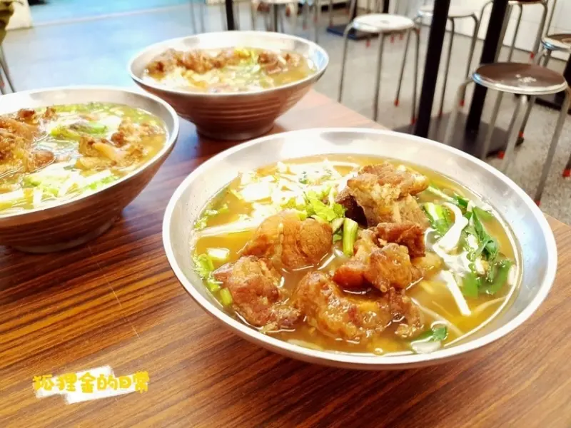 台中南屯 │ 豐原清水排骨麵 台中東興店 豐原廟口老店 清爽不油膩的甘甜湯頭超涮嘴
