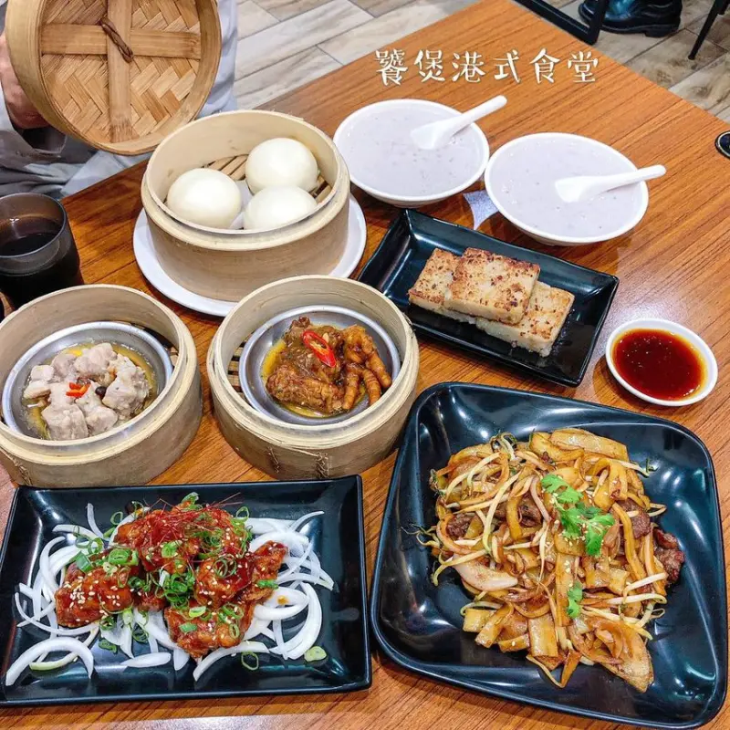 | 高雄美食 |平價好吃的港式料理/服務態度親切/饕煲港式食堂/寵物友善店家推推