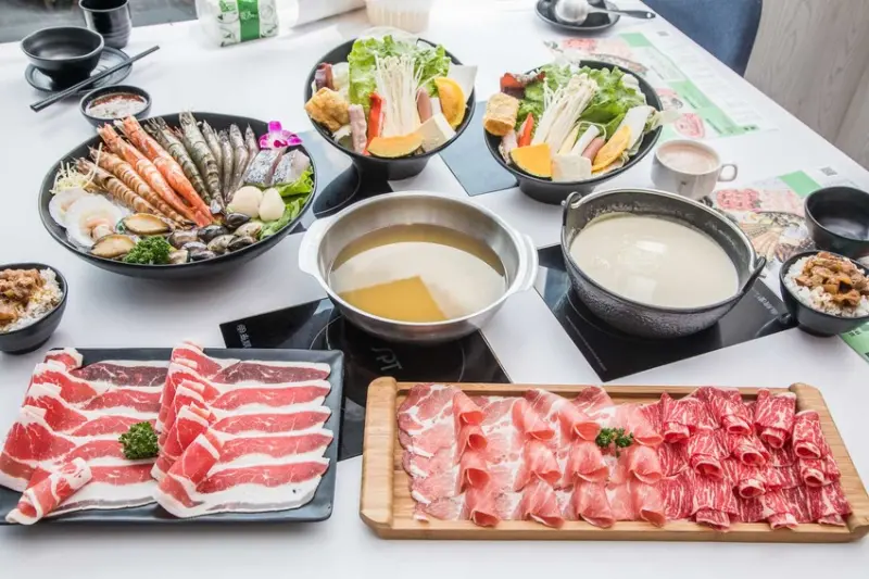 [新北三峽]三峽美食推薦，肉肉控讓你吃好吃滿，霸氣海鮮盆＋大肉盤！超有肉涮涮屋-北大店 - 大手牽小手。玩樂趣