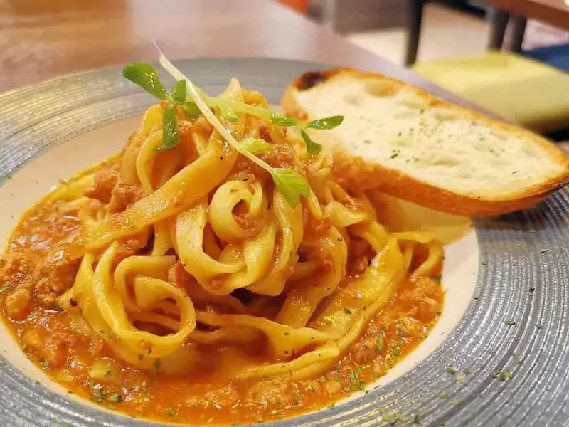 金箍義式坊，PIZZA與義大利麵都美味，服務細心、環境優，GOOGLE評價高