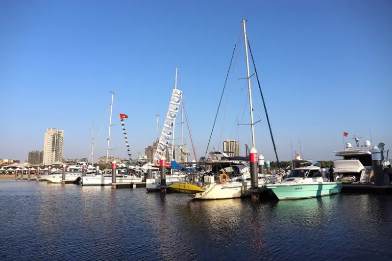 2020亞果遊艇展即將舉辦！每年遊艇大會師-齊聚台南安平區亞果遊艇會，一起吹海風品美食賞遊艇｜在台灣就能欣賞無敵海景的安平遊艇碼頭 - 進食的巨鼠