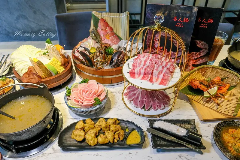 【台中南屯】名人鍋│公益路超澎派海鮮火鍋，嚴選頂級肉品，現撈活龍蝦、螃蟹海鮮控必吃！