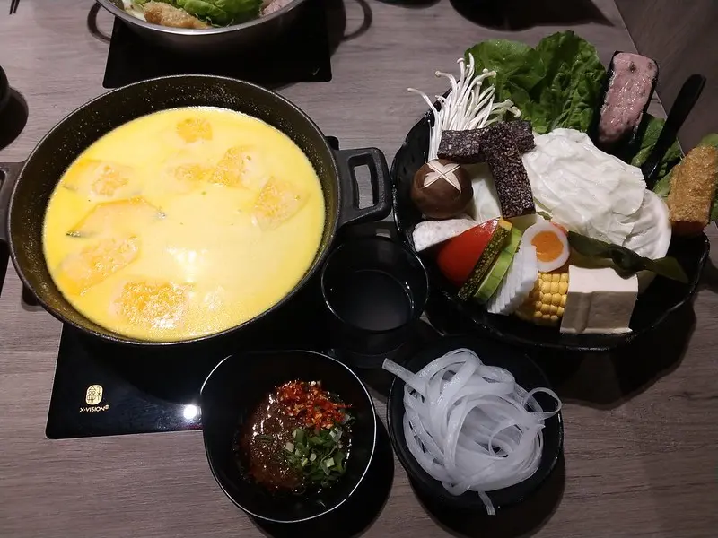 台中美食|擁有15種特色湯頭的隱鍋也插旗一級美食戰區公益路 完整菜單 公益路火鍋