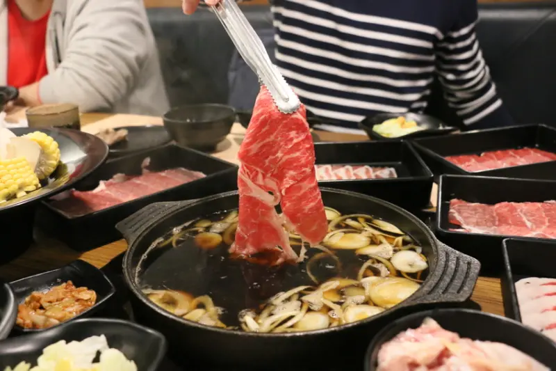 林口龜山吃到飽『一番地壽喜燒(林口長庚店)』 七種肉品、蔬菜、附餐、飲品無限量供應，菜單價位，聚餐推薦！(桃園機場捷運A8長庚醫院站)