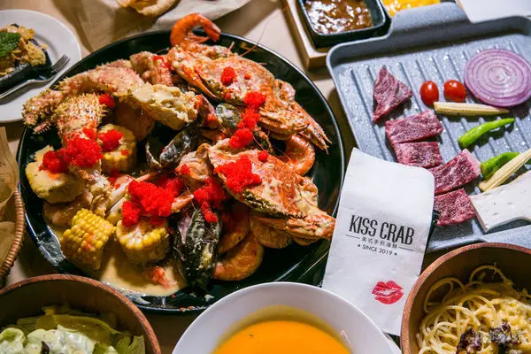紅唇蟹，帶著老媽吃大餐!全新美食生力軍頂級炙燒和牛帶著浮誇手抓海鮮桶衝向你的懷抱!!(邀約)