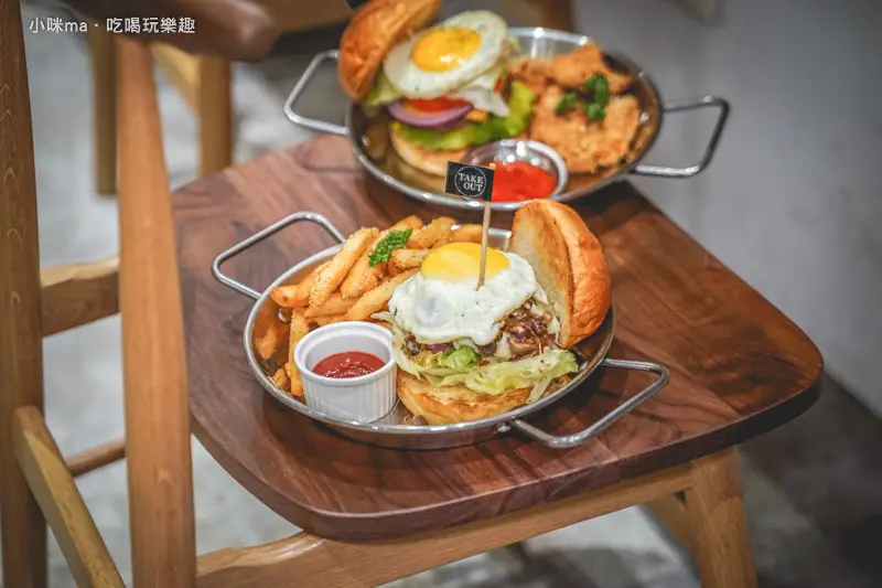 Take Out Burger&Cafe-民權店 ▏每月推出期間限定創意漢堡 手工漢堡、手打肉排多汁美味。台北中山區美式餐廳 超療癒貓咪陪你用餐。捷運民權西路站