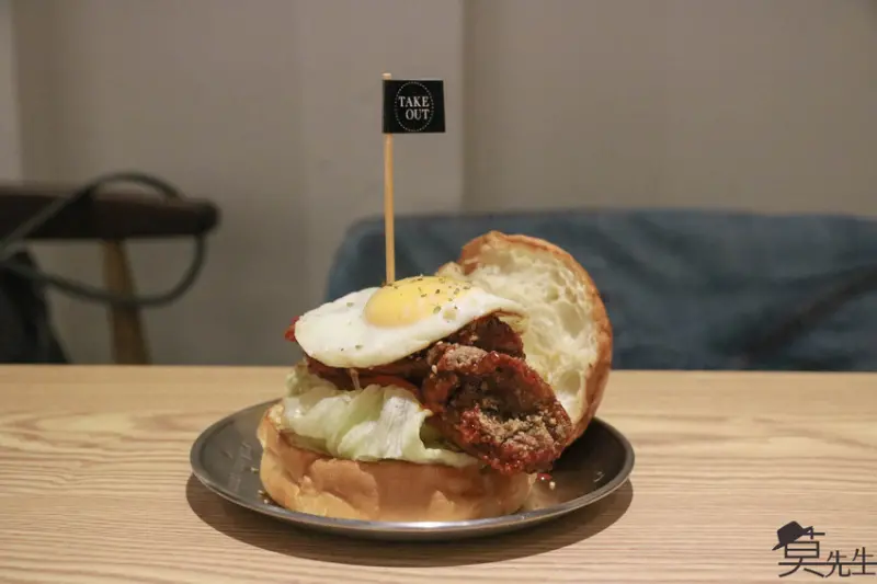 台北中山美式餐廳 | Take Out Burger 手工漢堡 | 民權西路站新分店! | 莫先生 Mr.Mo Traveling