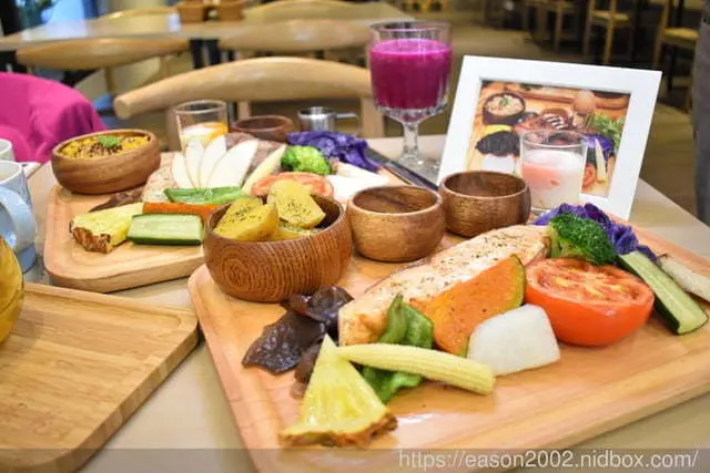 無糖、無奶、低GI、好油、低鹽、原型食材、低溫烹調的舒肥料理。#腰果花砧板原食料理-天母店