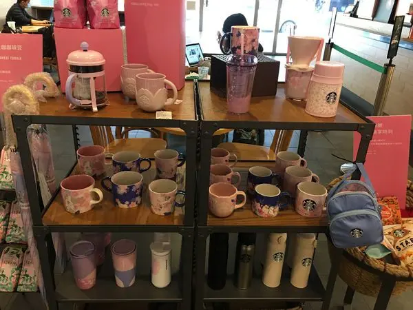 [購物情報]櫻花紛飛春季乍到-2020年星巴克Starbucks櫻花季美翻眼球的限量商品粉嫩登場(2/27前線上購物滿千打九折)