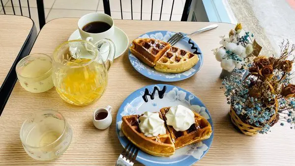 2020中壢新開餐廳【雨果鬆餅屋】CP值爆表的鬆餅/開幕期間原味鬆餅只要10元/現點現做不限時無低消/網美吊籃搖椅、熊熊、夢幻乾燥花牆