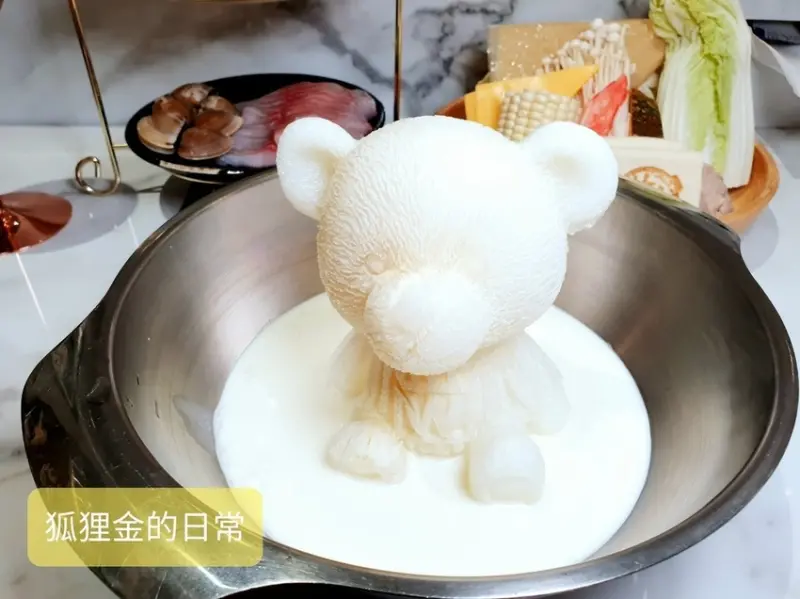台中美食 │ 咾鍋風味鍋物 超萌小熊起司牛奶鍋 可愛到捨不得煮牠 2020年台中就屬這鍋最吸睛