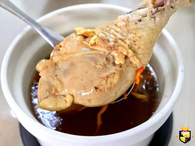 台南雞湯／每日限量100盅雞湯／真材實料熬煮8小時／嚴選中藥材溫補不燥熱／平價消費物超所值／現在不養生老了養醫生／提供外帶服務－「燉霸養生雞湯」