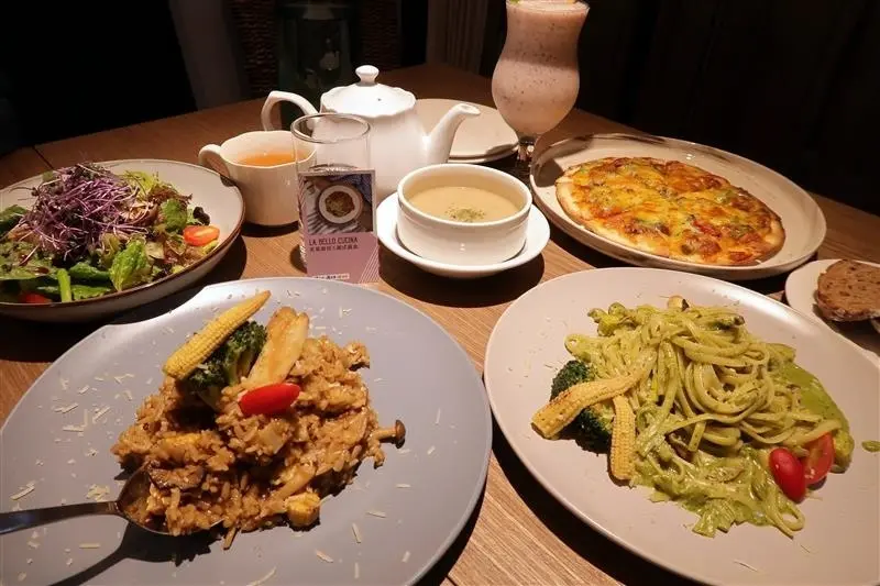 新店素食 大坪林 美養廚房 義式蔬食 燉飯義大利麵現烤比薩 商業午餐下午茶上菜速度快~
