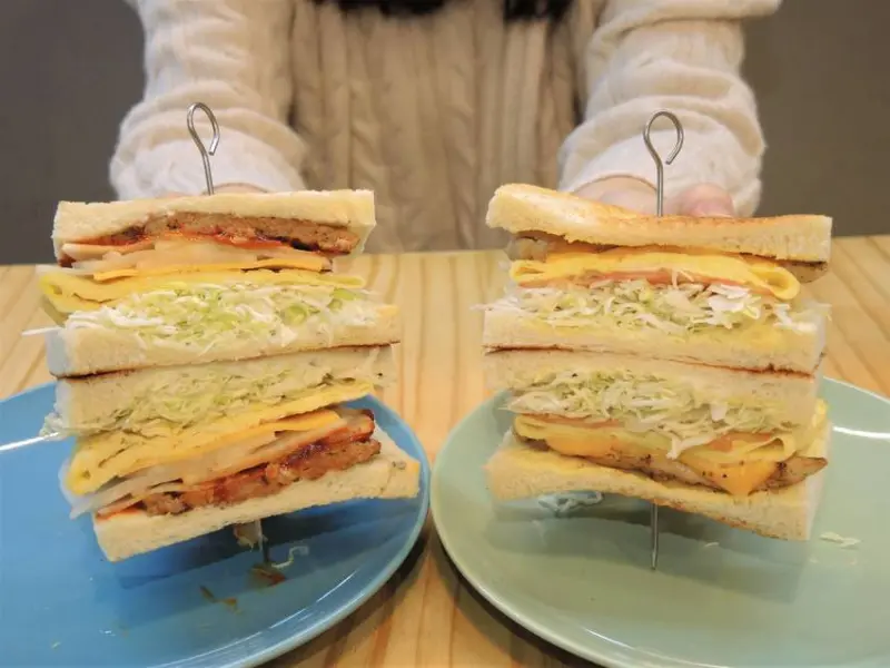 福來早餐-中山店｜草莓卡士達週末熱銷100份！美式嫩雞2.0升級版！採用鮮嫩有嚼勁的雞里肌肉！台北早餐推薦、台北美食推薦、中山早餐推薦、外帶美食推薦、外送美食推薦