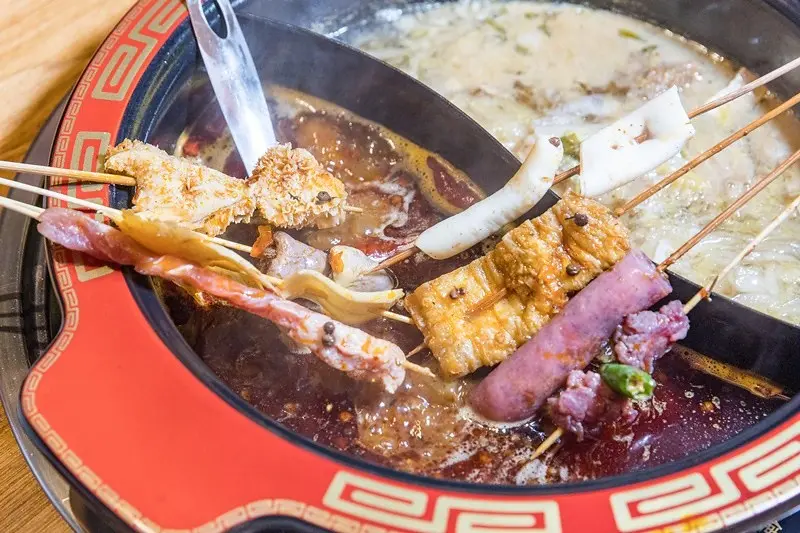 【台北捷運美食】【忠孝敦化站美食】辣二爺麻辣涮串.正宗四川串串.麻辣鍋.重慶小麵.麻辣小龍蝦，麻辣過癮